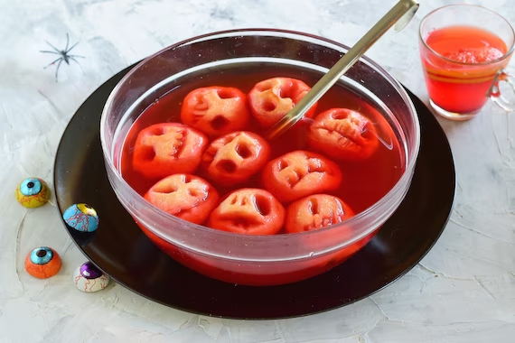 punch analcolico di halloween con faccine spaventose