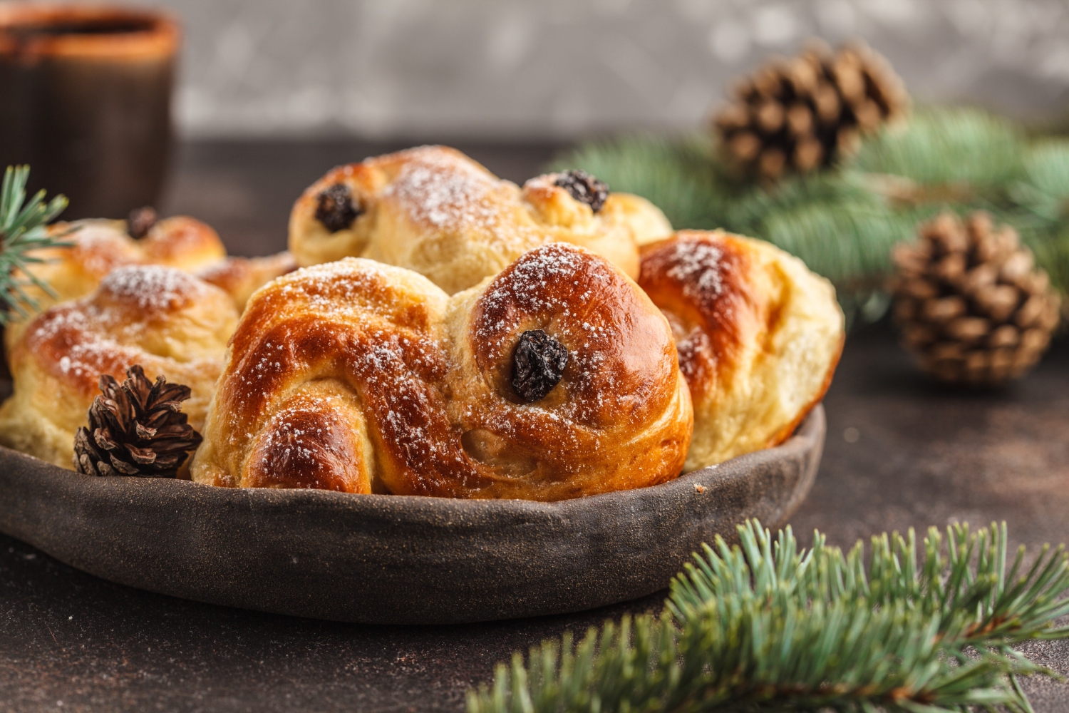 dolcetti svedesi Lussekatter per la festa di Santa Lucia