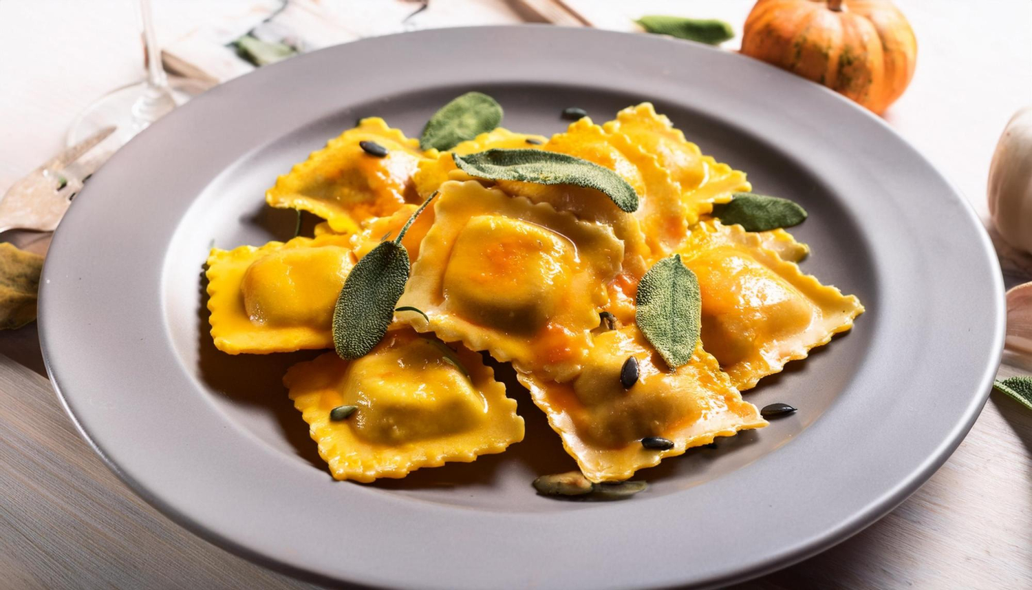 ravioli di zucca con salvia e pancetta